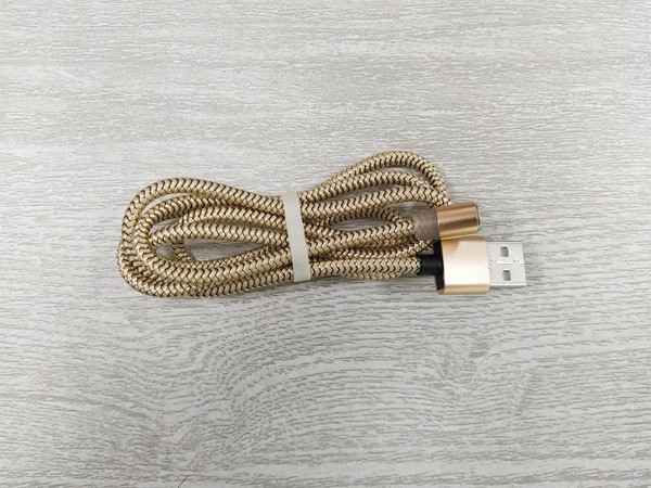 三合一磁吸數(shù)據線，聯(lián)鑫德誠數(shù)據線定制廠家